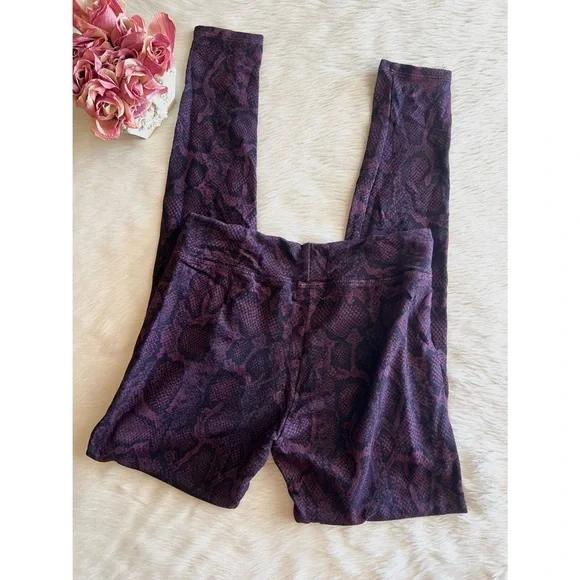 Sundry Python Leggings - Picture 2 of 6